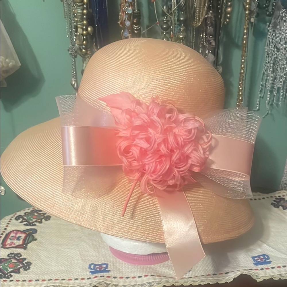 Elegant Pink summer hat VINTAGE.  circa 1983-  with Pink Floral Accent like new